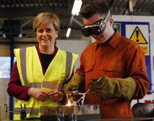  Scottish first minister Nicola Sturgeon with a Michelin Tyre worker at Dundee factory