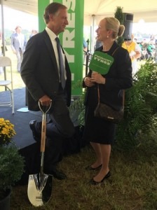  Nokian president and CEO Hille Korhonen and Tennessee governor Bill Haslam
