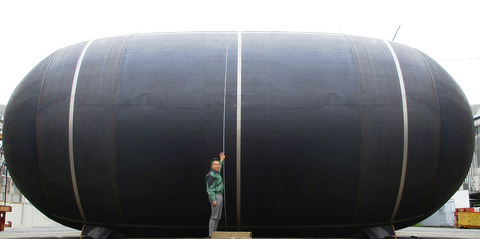 Yokohama develops "world largest" floating fender