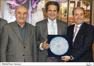 PGPI's MD Nejad-Salim (L) and Folgiero (centre) at signing ceremony
