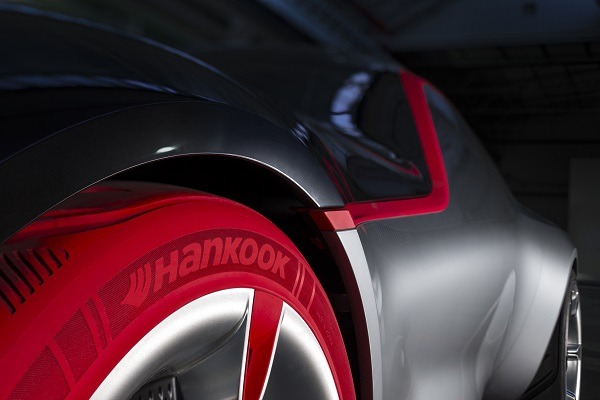 Hankook displays roller-skate concept tire in Geneva