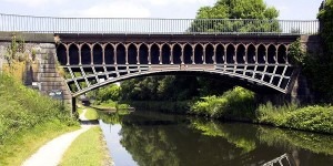 The historic monument was built in 1825 by Thomas Telford to carry a water feeder, the Engine Arm, from Edgbaston Reservoir over the BCN New Main Line canal, to the Old Main Line.