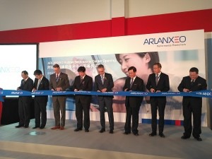  Arlanxeo’s CEO Jan Paul de Vries (centre), other executives and local government officials cut the ribbon for RTC’s opening ceremony.