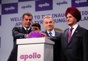  Apollo Tyres Ltd. chairman Onkar S. Kanwar (right) christens the company's new tire plant in Hungary with help from Apollo vice vhairman/MD Neeraj Kanwar (left) and Hungary's prime minister Viktor Orban.