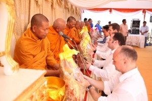  Conti executives participate in Buddhist blessing ceremony at new site. Photo from Continental AG