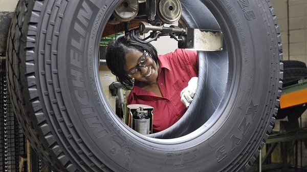 CV tire majors gain as Chinese wane
