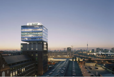 BASF in project to turn CO2, excess current into methanol