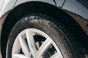 Developed and produced in Europe, the tire is said to deliver “outstanding wet performance and fuel economy, combined with high mileage.”