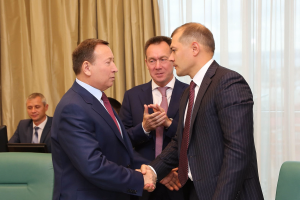  Ruslan Shigabutdinov (R) takes over from Vladimir Busygin