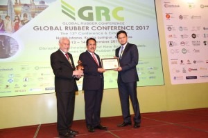 Kuala Lumpur – At the recent Global Rubber Conference, held 12-14 Sept in Kuala Lumpur, the Henry Wickham Award was presented to three rubber personalities that have contributed significantly to the rubber industry in Malaysia.