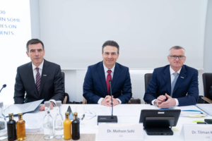  Freudenberg Group board of management (from left) Ralf Krieger, Dr. Mohsen Sohi and Dr. Tilman Krauch during the company annual press conference.
