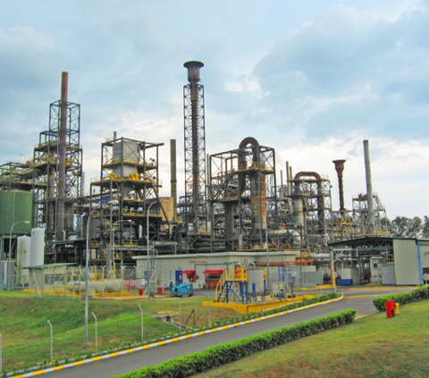 Cabot reinforcement materials unit reports decline