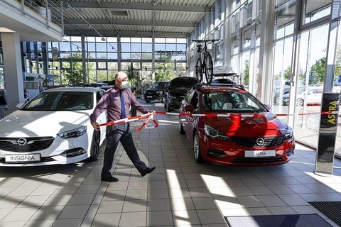 New Covid-19 lockdowns imperil European car sales recovery