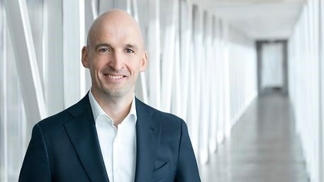 Continental extends Kötz's term as tire chief